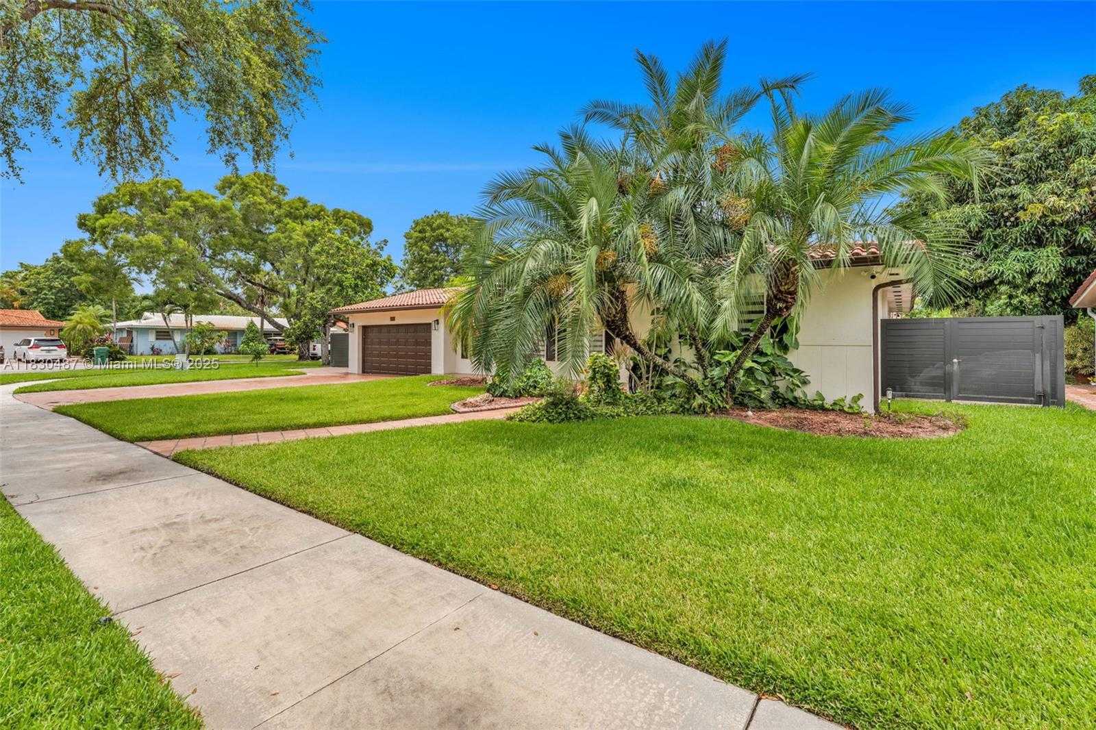 Small Image of 6963 SEAGRAPE TER, Miami Lakes Number 8