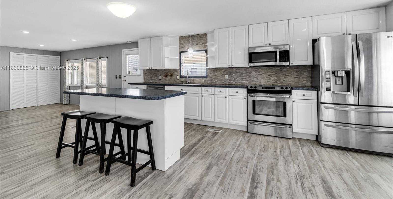 Small Image of 280 TAYLOR DRIVE, Key Largo Number 11