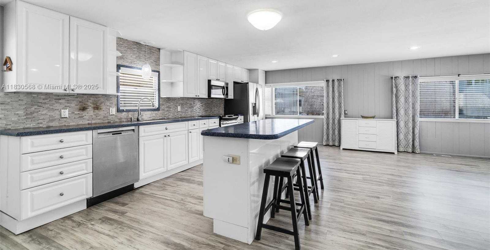 Small Image of 280 TAYLOR DRIVE, Key Largo Number 12