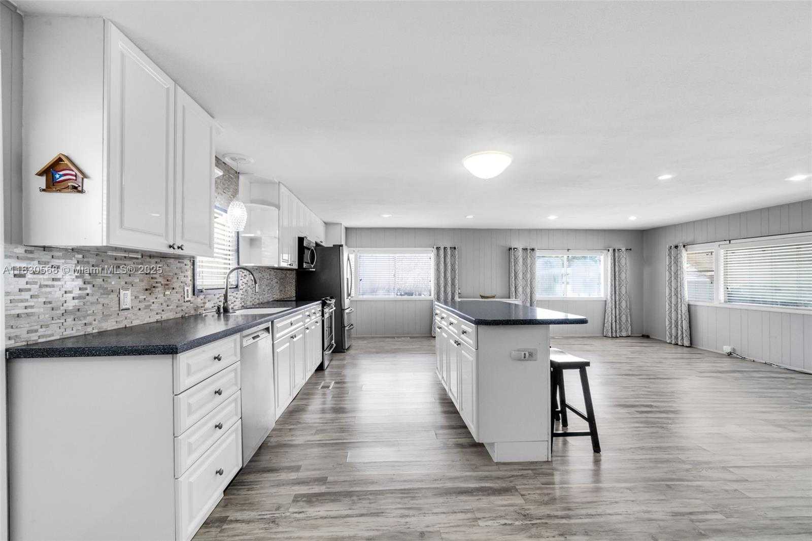Small Image of 280 TAYLOR DRIVE, Key Largo Number 13