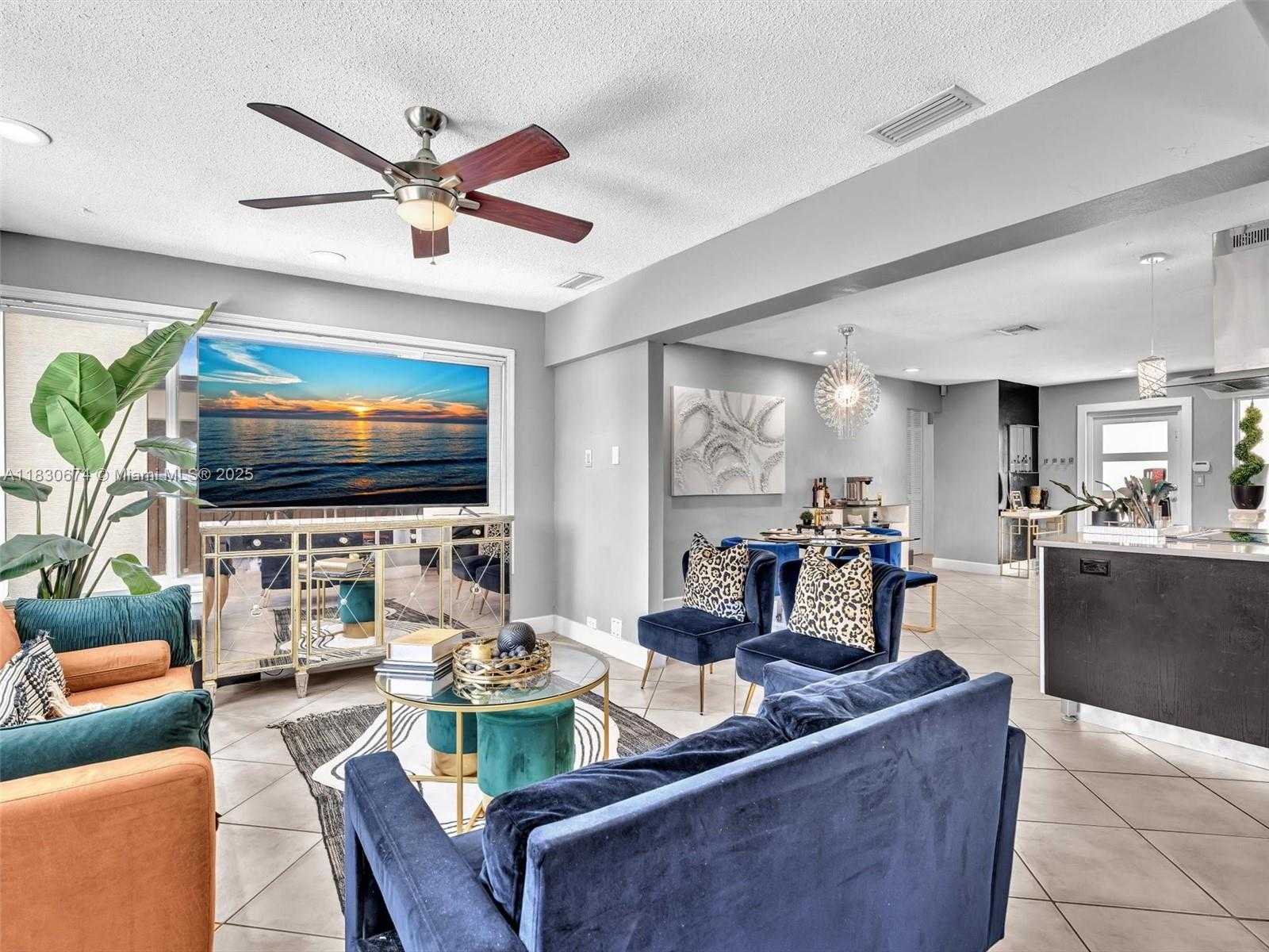 Small Image of Pembroke Pines Number 14