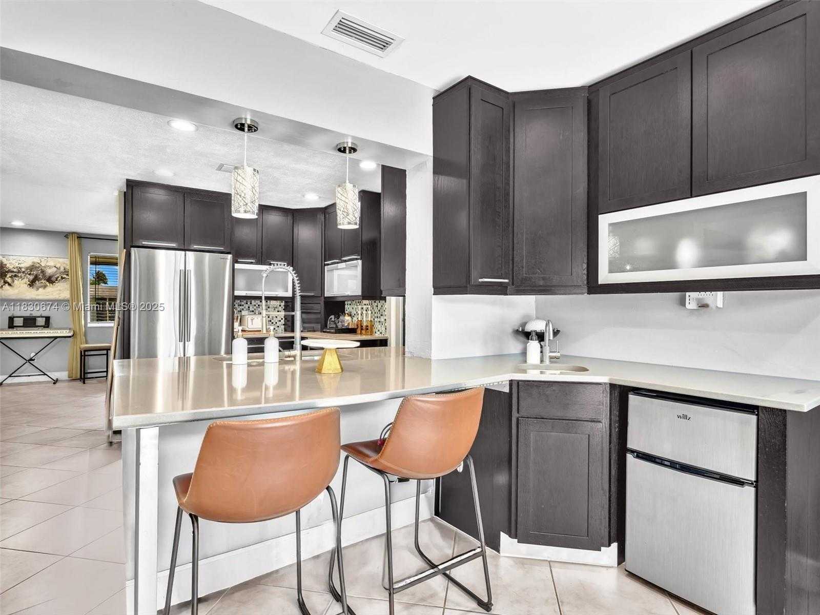 Small Image of Pembroke Pines Number 15