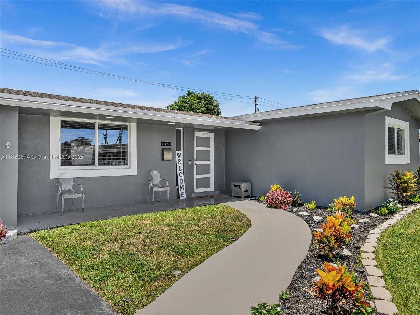 Small Image of Pembroke Pines Number 35