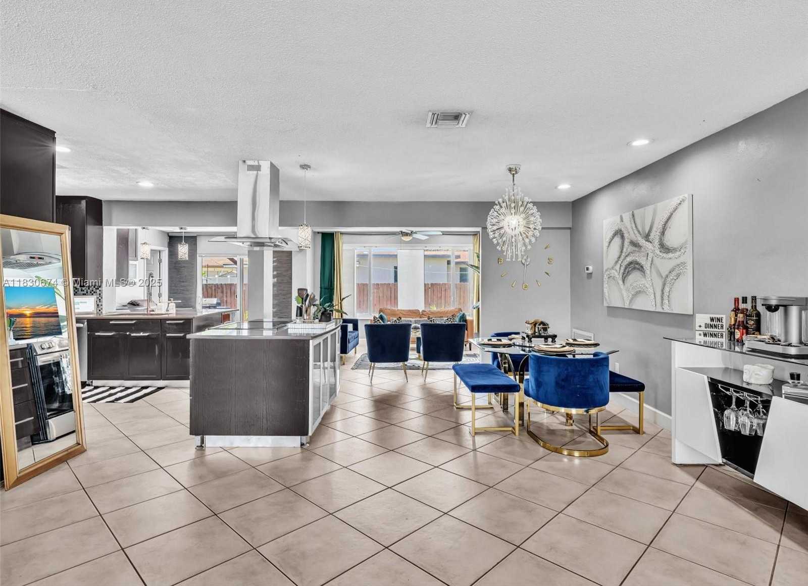 Small Image of Pembroke Pines Number 4