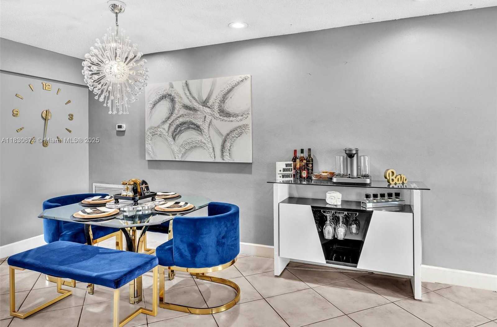 Small Image of Pembroke Pines Number 5