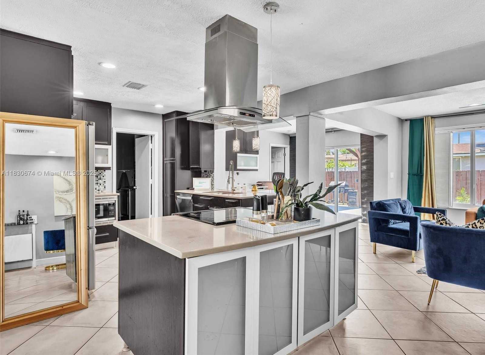 Small Image of Pembroke Pines Number 6