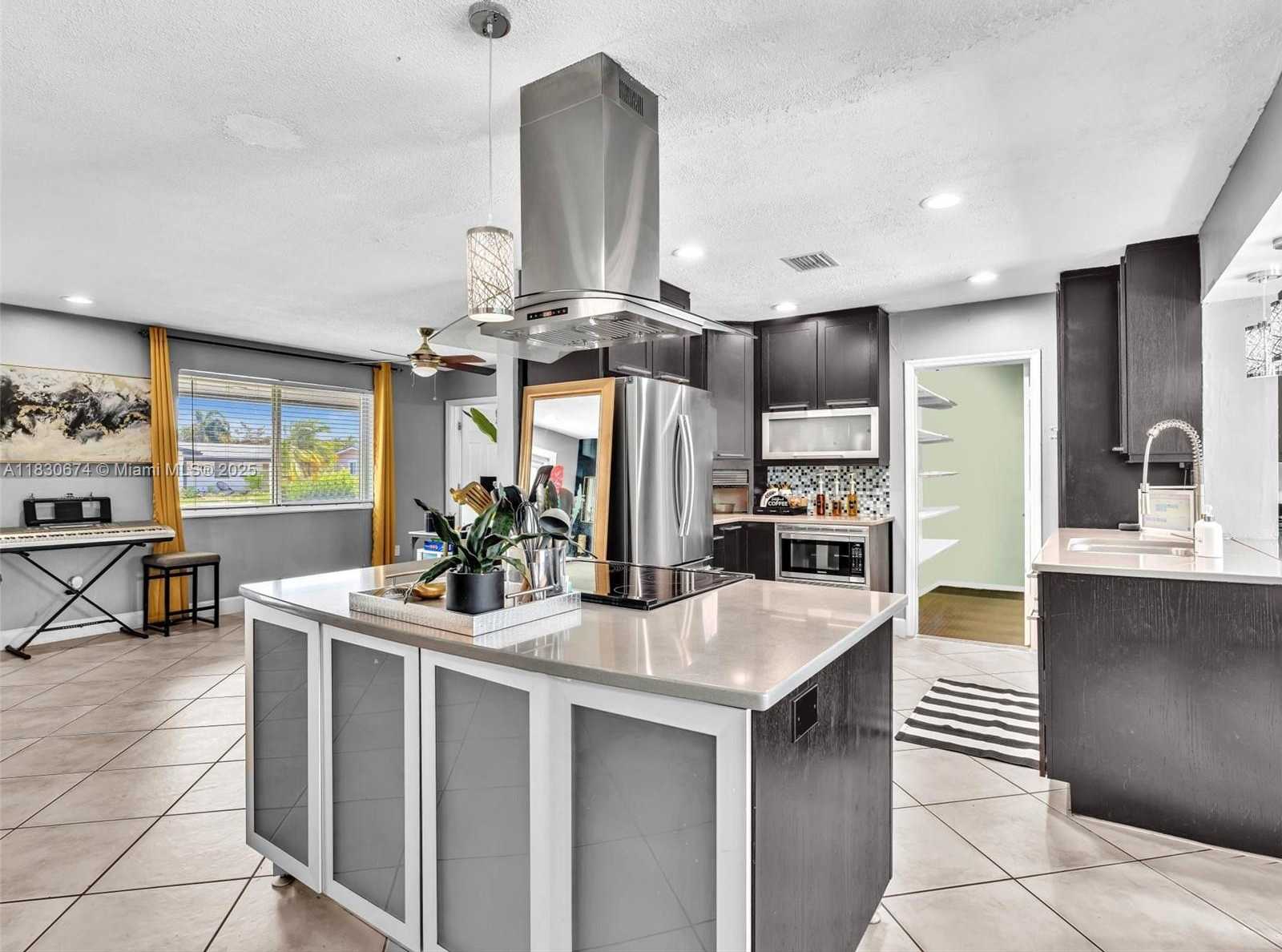 Small Image of Pembroke Pines Number 7