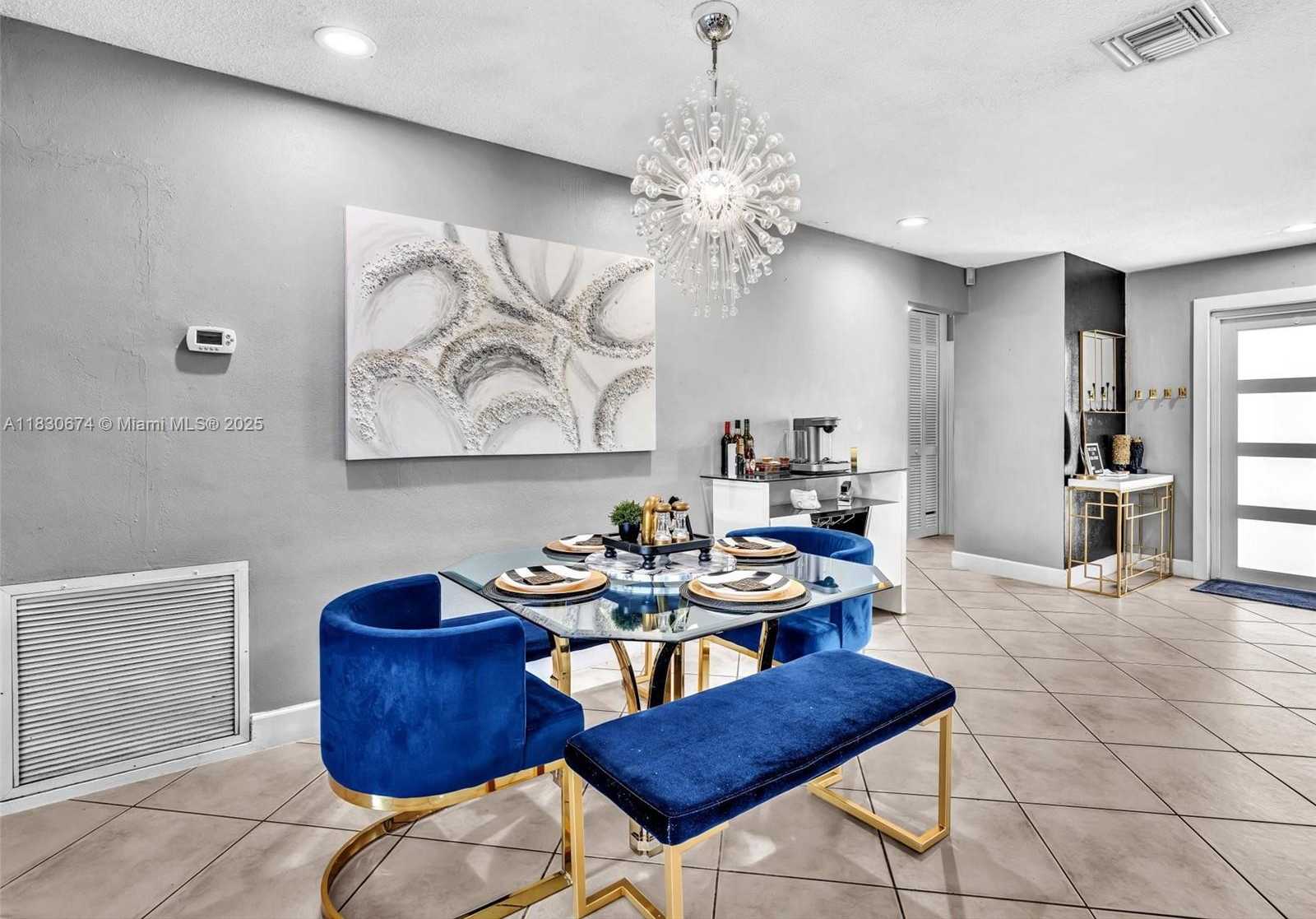Small Image of Pembroke Pines Number 8