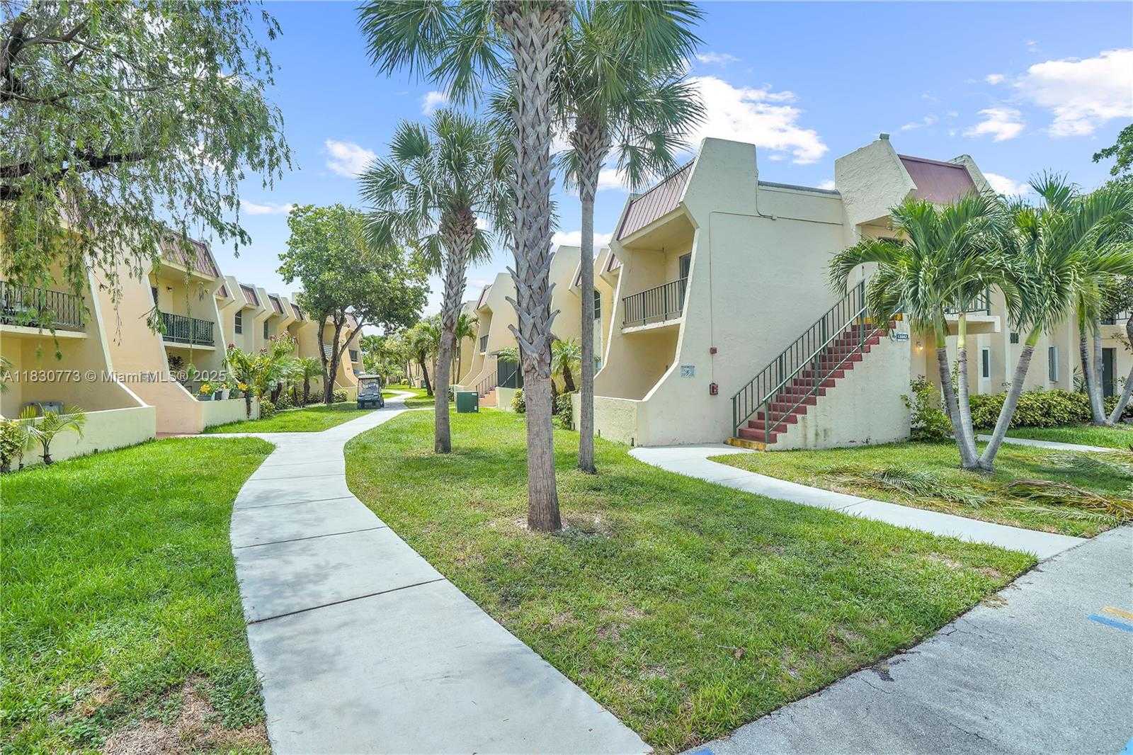 Small Image of 13882 SOUTH WEST 90TH AVE #HH217, Miami Number 2