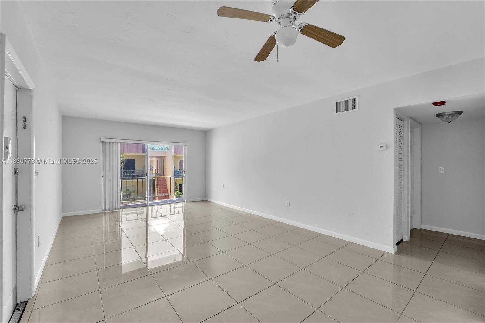 Small Image of 13882 SOUTH WEST 90TH AVE #HH217, Miami Number 4