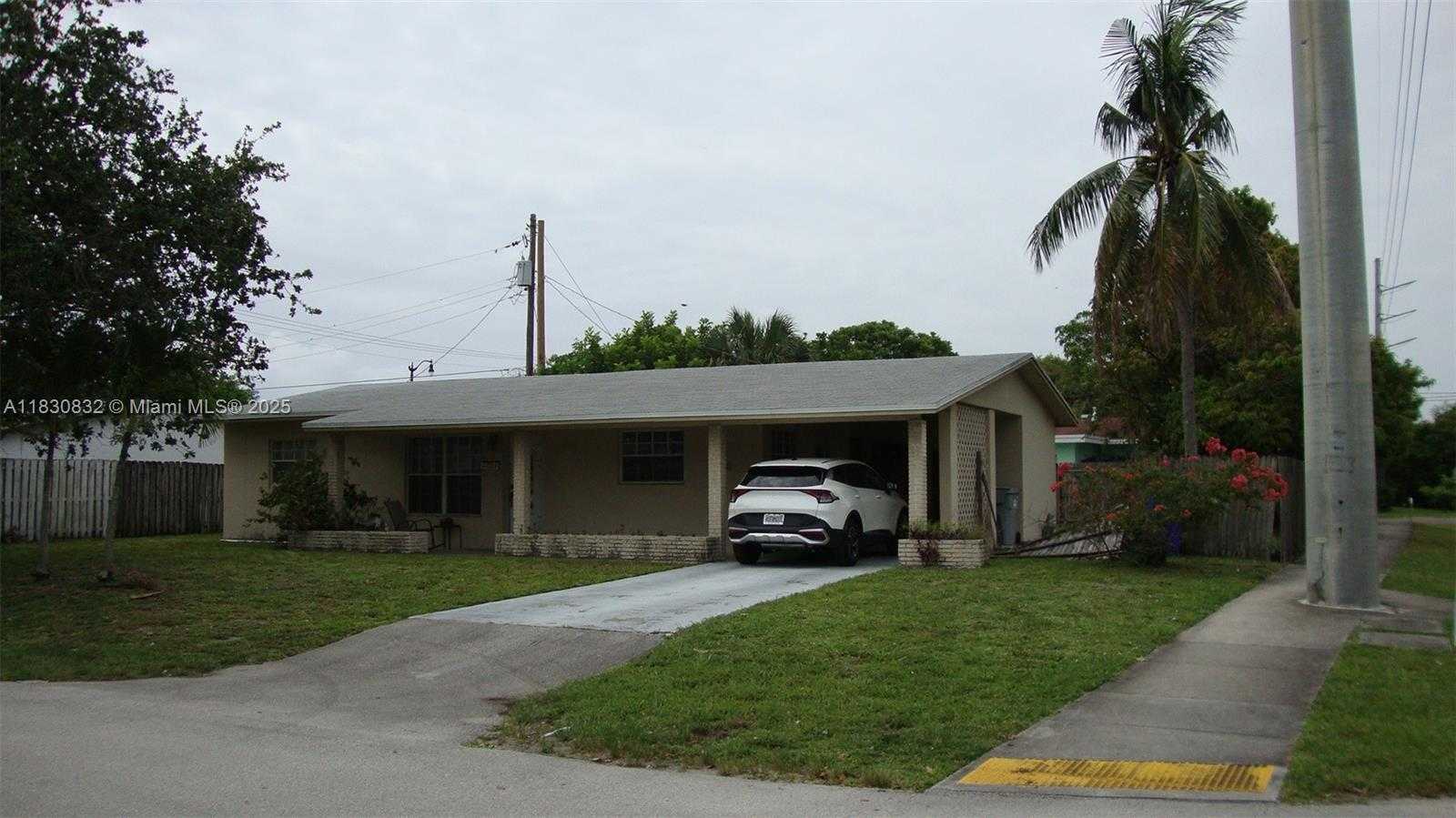 Small Image of 1500 NORTH EAST 33RD CT, Pompano Beach Number 3