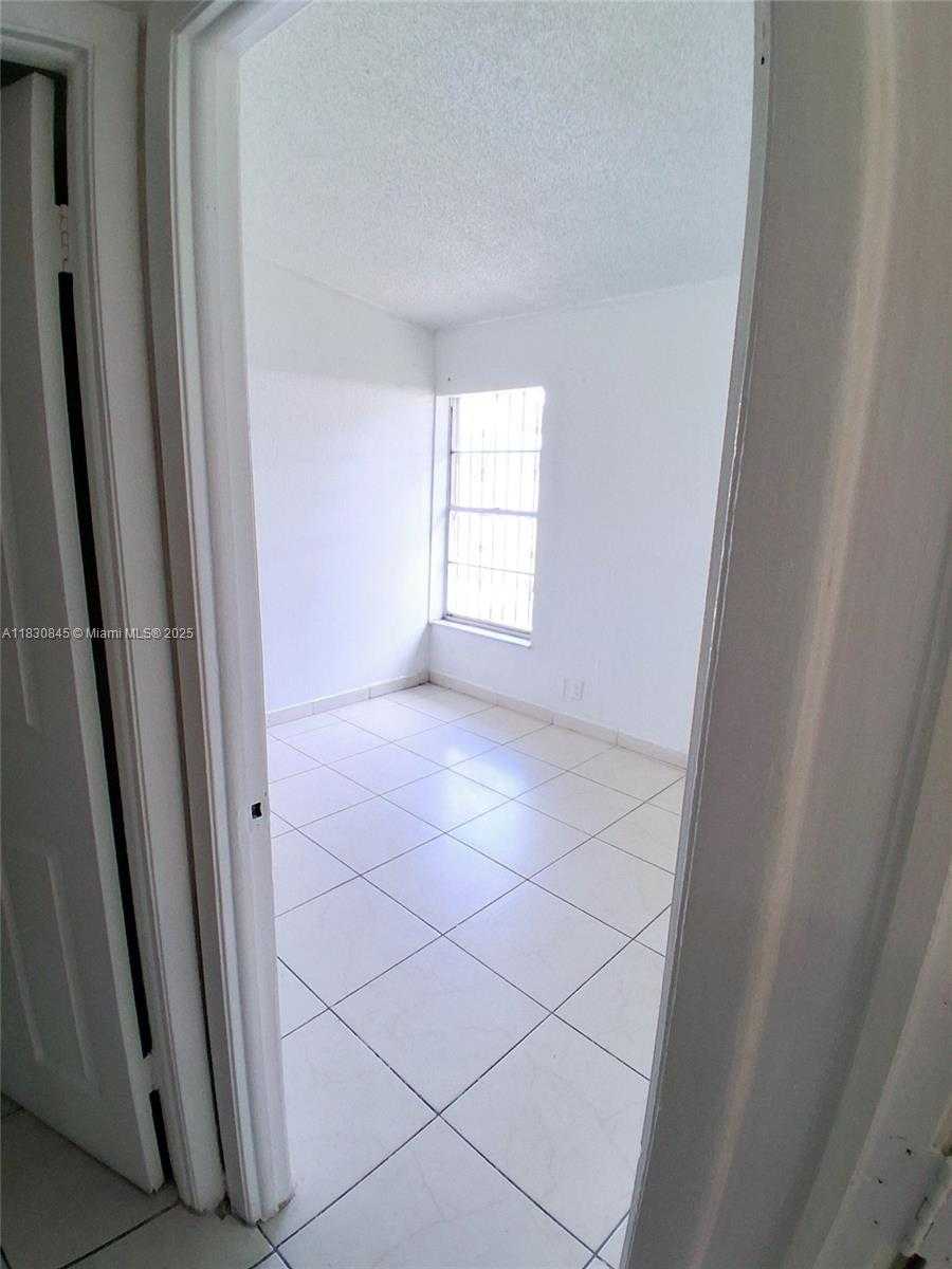Small Image of 20769 NORTH WEST 41ST AVE RD, Miami Gardens Number 19
