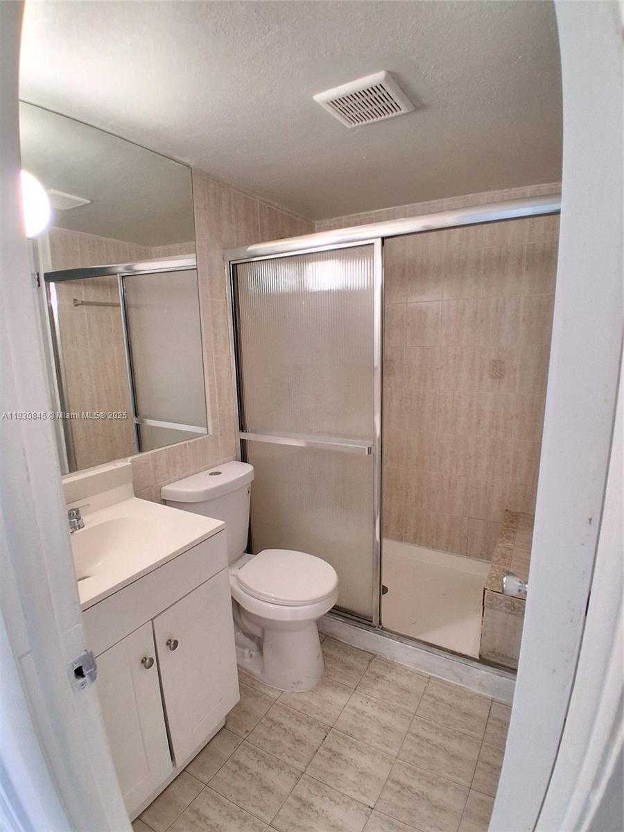 Small Image of 20769 NORTH WEST 41ST AVE RD, Miami Gardens Number 24