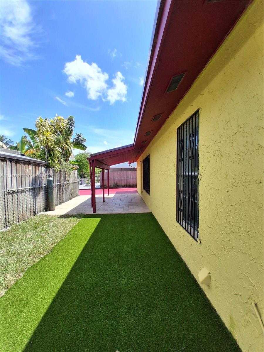 Small Image of 20769 NORTH WEST 41ST AVE RD, Miami Gardens Number 4