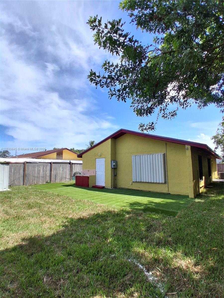 Small Image of 20769 NORTH WEST 41ST AVE RD, Miami Gardens Number 8