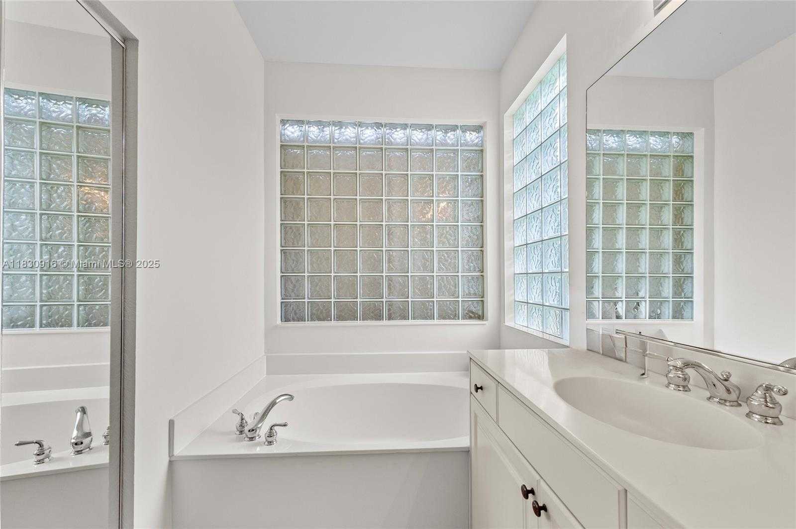 Small Image of 19442 SOUTH WEST 39TH ST, Miramar Number 23