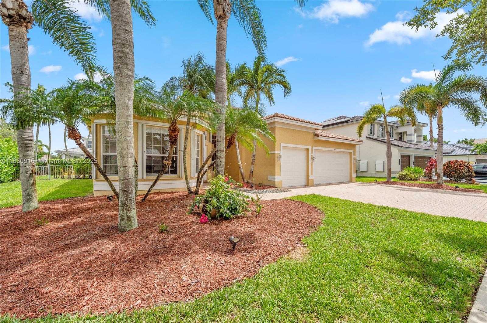 Small Image of 19442 SOUTH WEST 39TH ST, Miramar Number 4