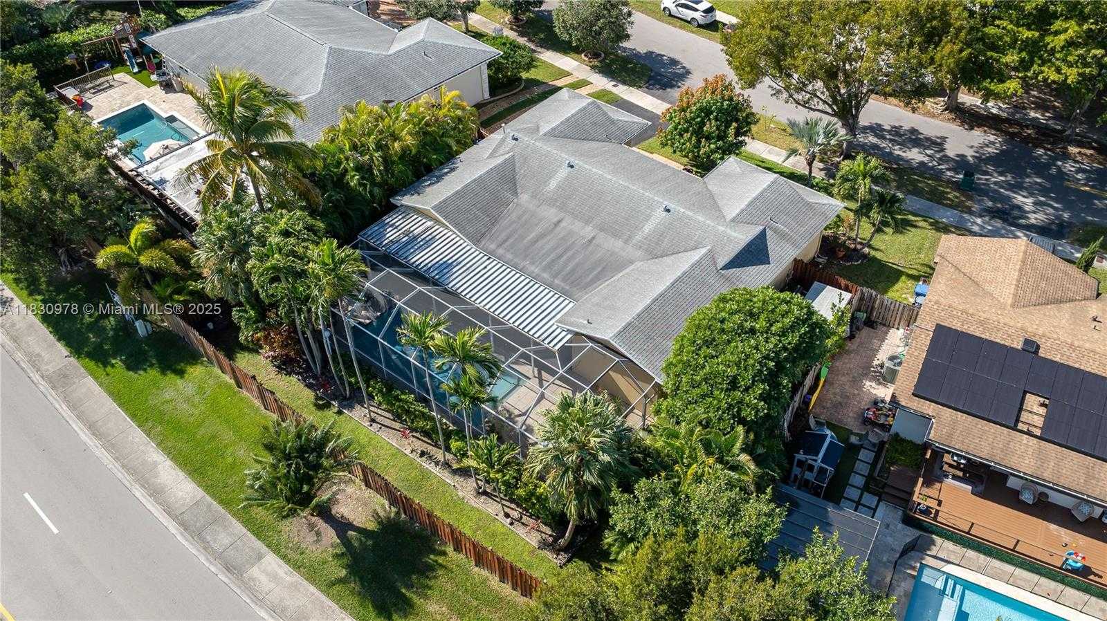 Small Image of 20565 SOUTH WEST 80TH PL, Cutler Bay Number 31