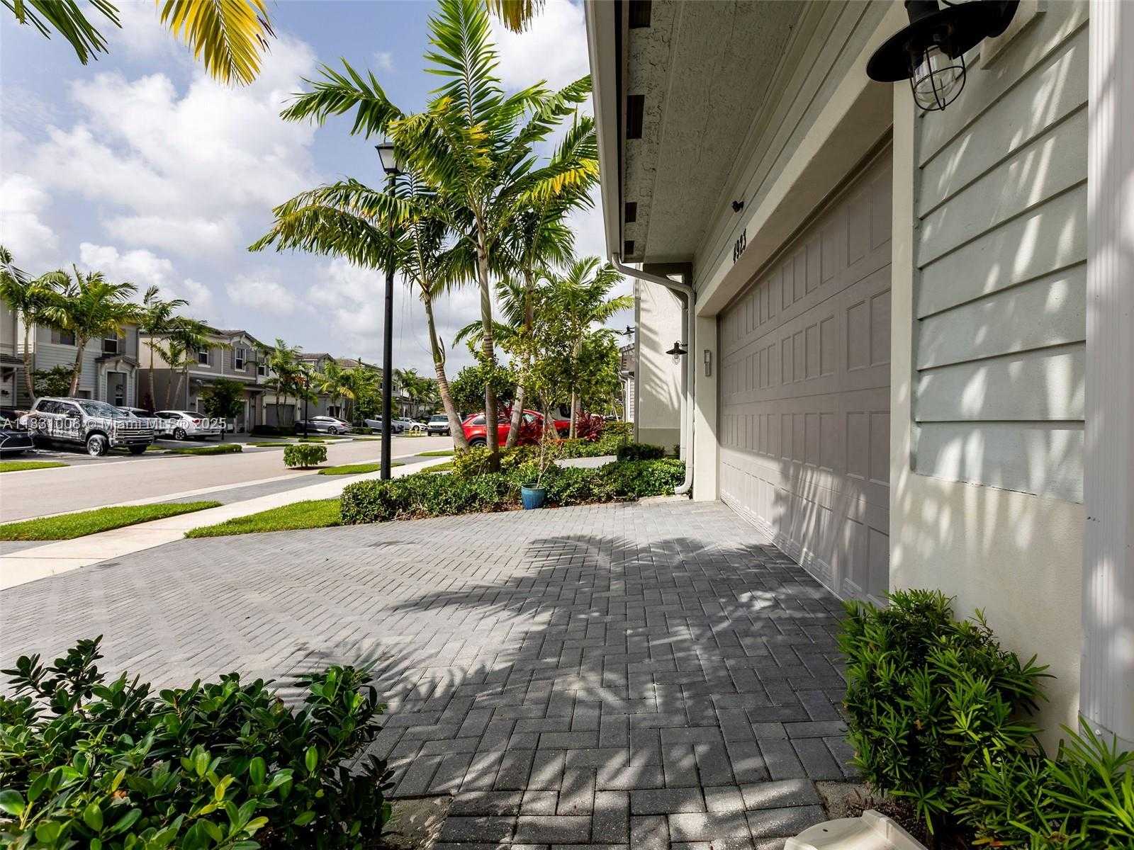 Small Image of 4923 NORTH WEST 48TH TER, Tamarac Number 6