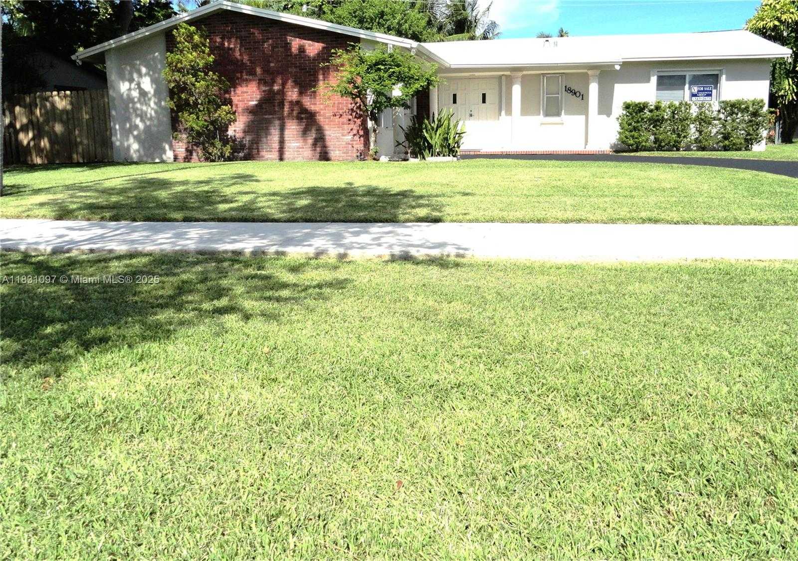 Small Image of 18901 SOUTH WEST 97TH AVE, Cutler Bay Number 3