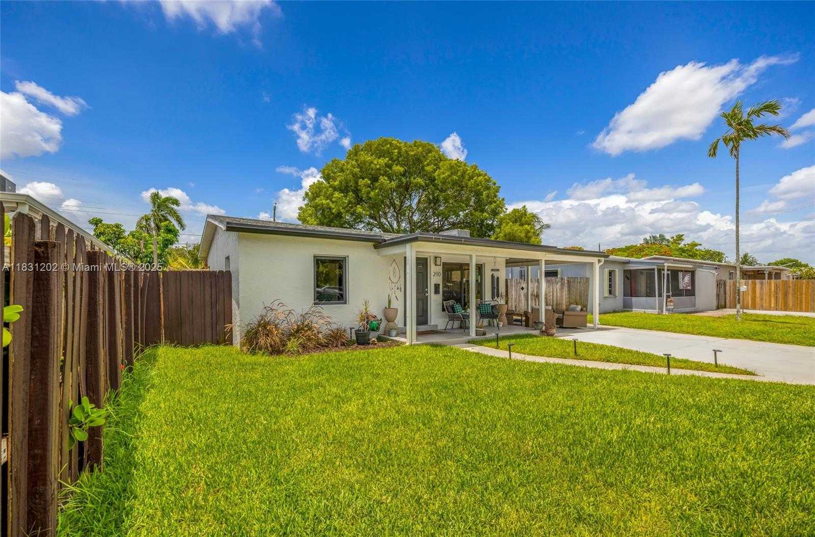 Small Image of 210 NORTH EAST 51ST CT, Oakland Park Number 3