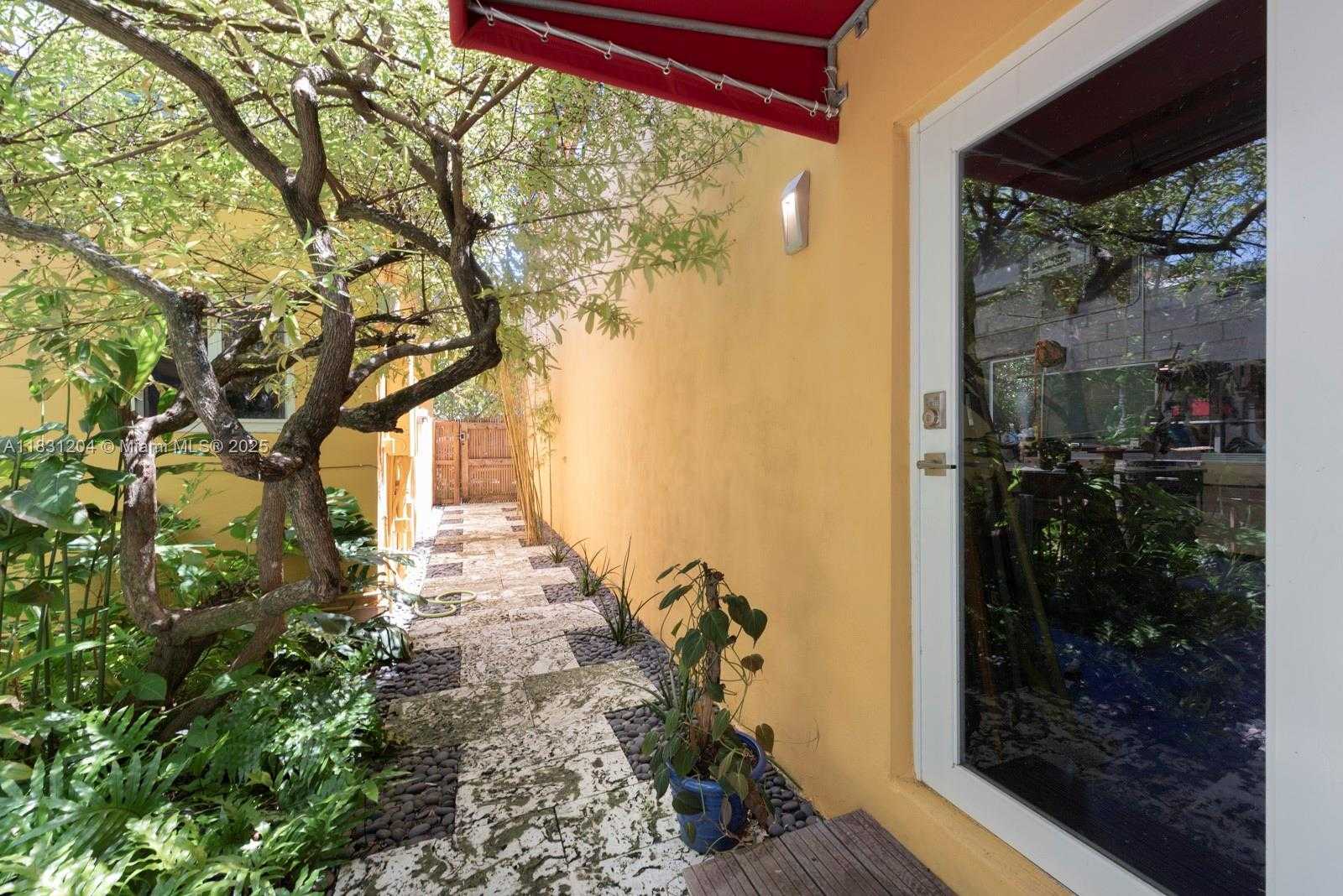 Small Image of 855 NORTH EAST 111TH ST, Biscayne Park Number 23