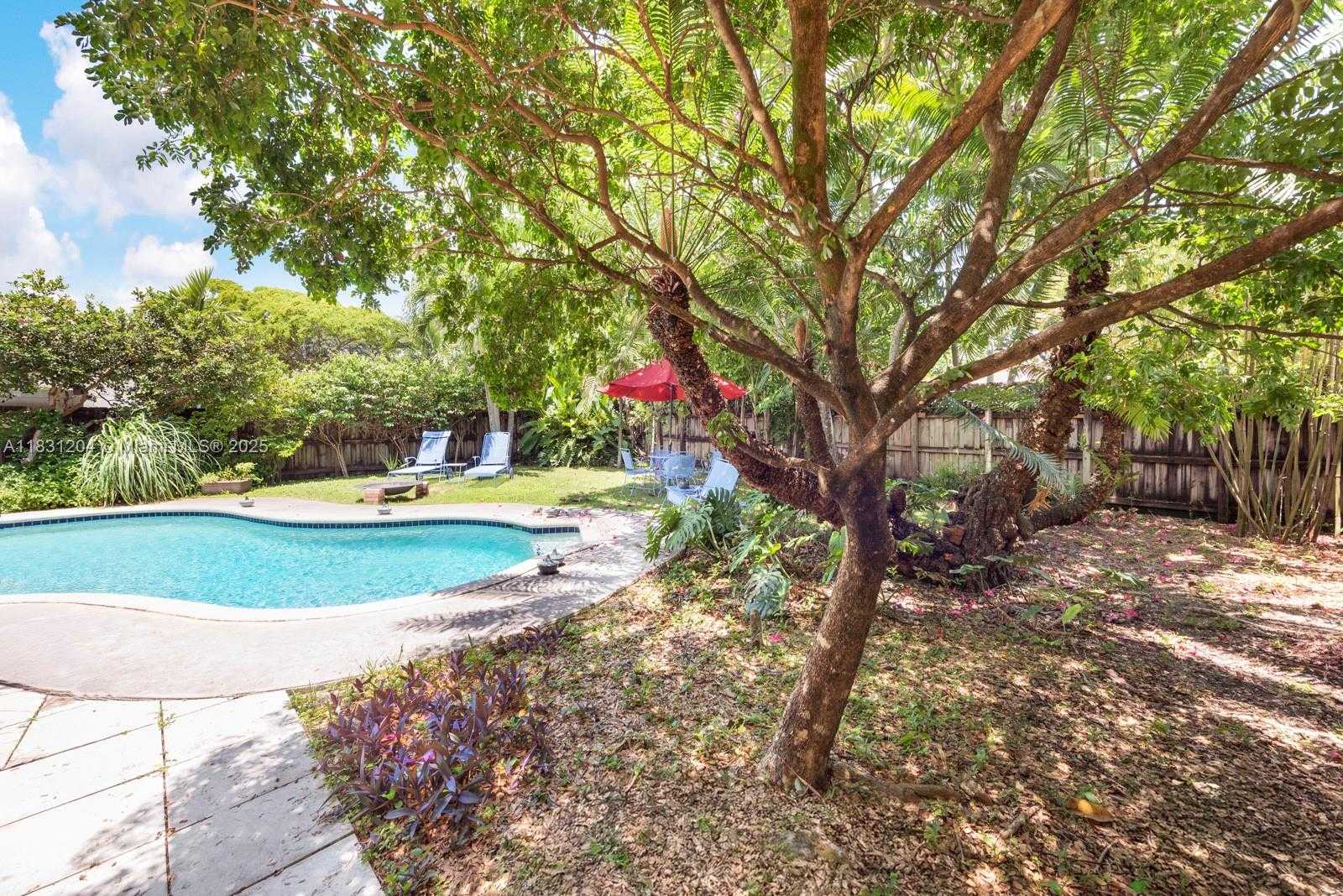 Small Image of 855 NORTH EAST 111TH ST, Biscayne Park Number 28