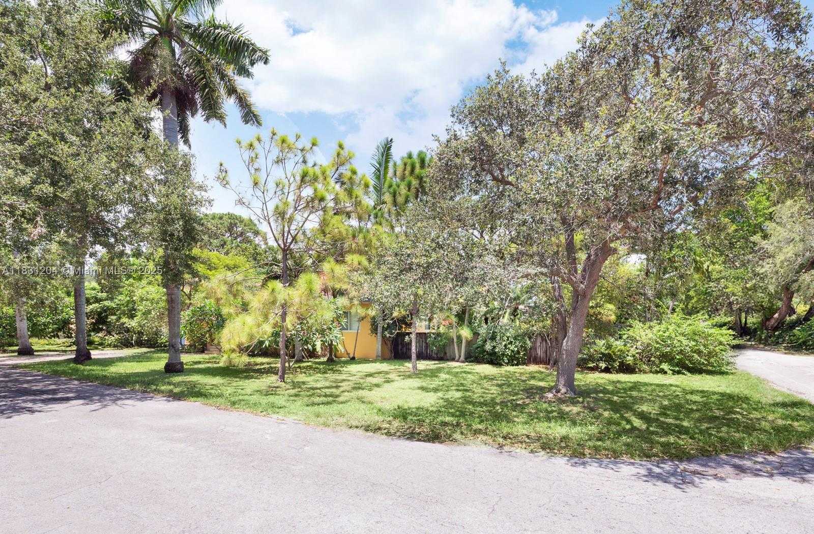 Small Image of 855 NORTH EAST 111TH ST, Biscayne Park Number 29