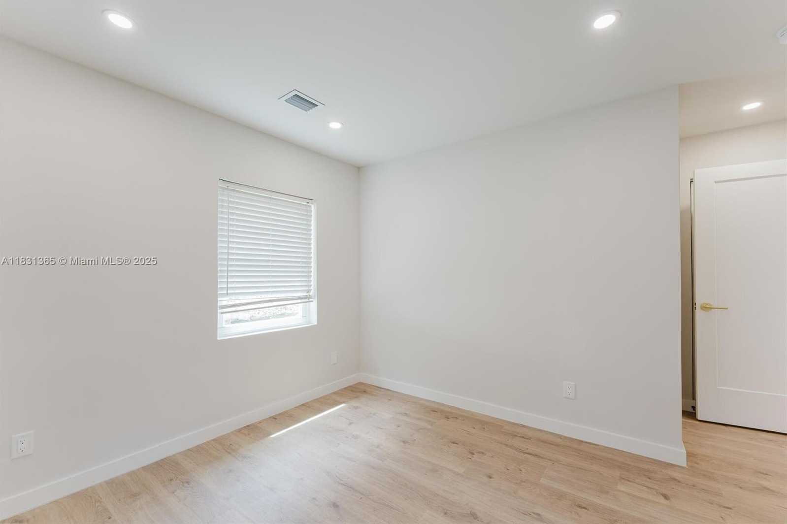 Small Image of 1430 SOUTH WEST 32ND CT, Fort Lauderdale Number 22