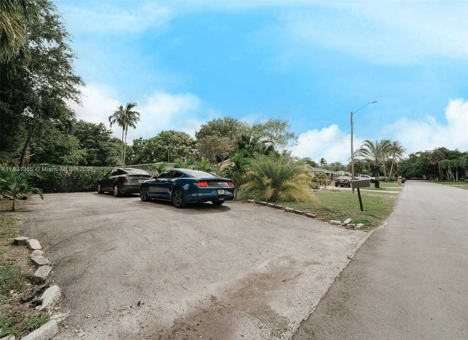 Small Image of 1430 SOUTH WEST 32ND CT, Fort Lauderdale Number 36