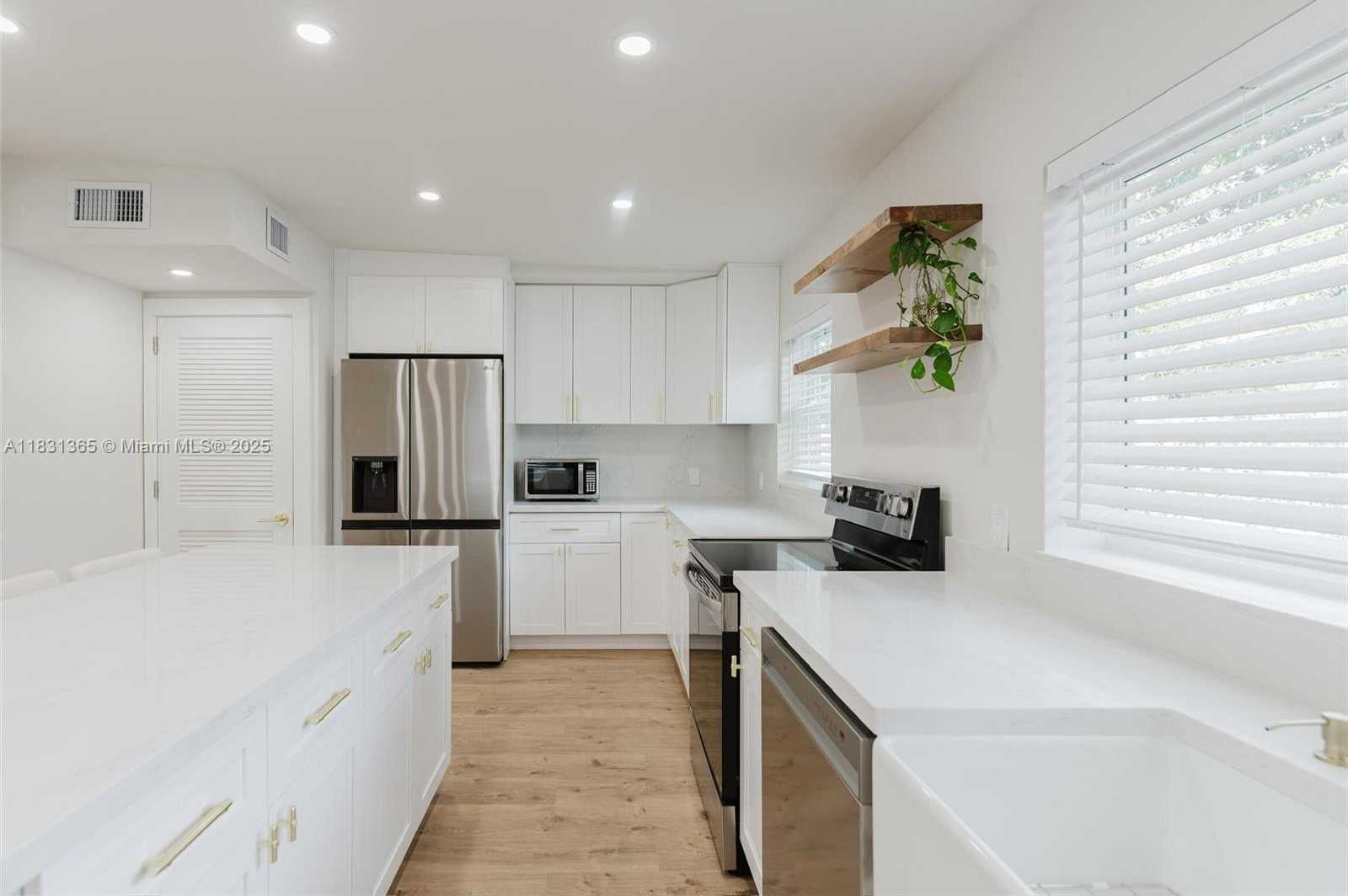 Small Image of 1430 SOUTH WEST 32ND CT, Fort Lauderdale Number 7
