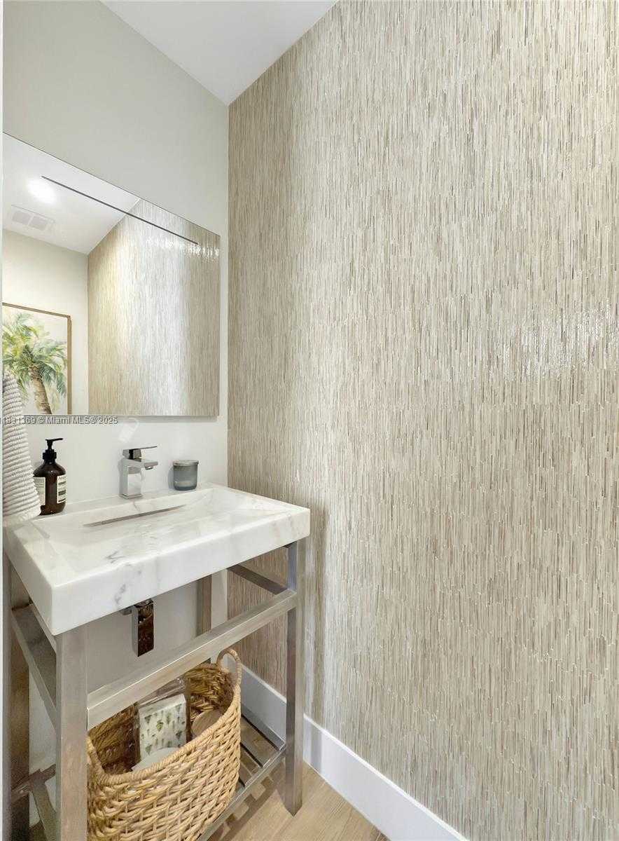 Small Image of 324 BALBOA ST, Hollywood Number 14