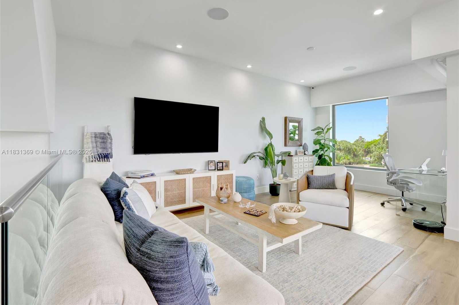 Small Image of 324 BALBOA ST, Hollywood Number 7