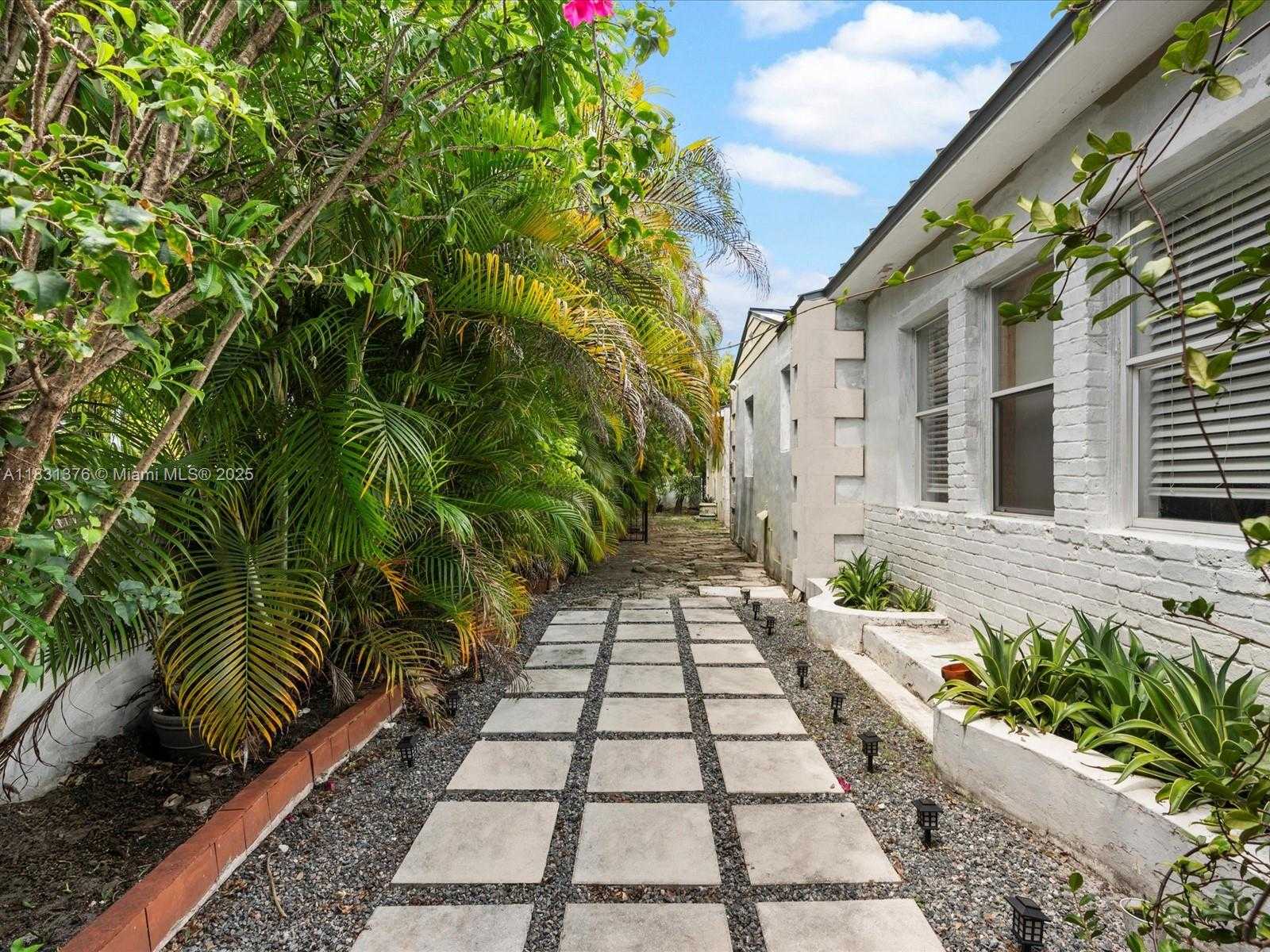 Small Image of 2700 SOUTH WEST 4TH AVE, Miami Number 3