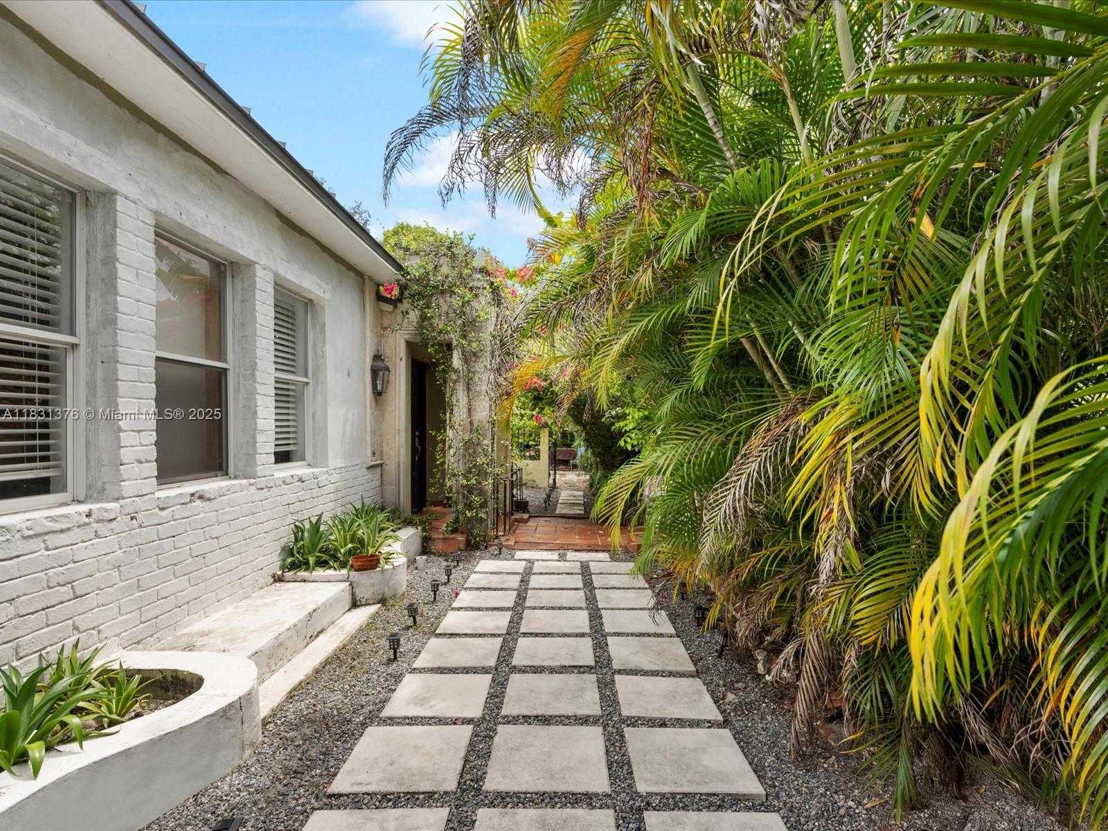 Small Image of 2700 SOUTH WEST 4TH AVE, Miami Number 4