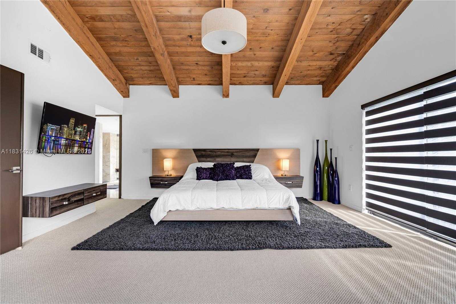 Small Image of 3520 ROCKERMAN RD, Miami Number 28