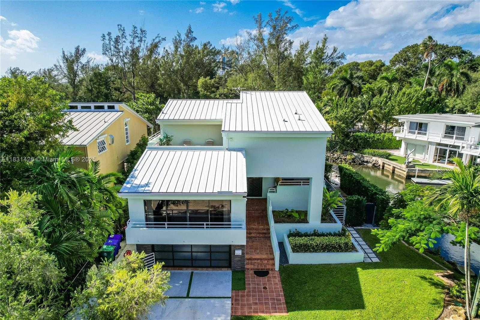 Small Image of 3520 ROCKERMAN RD, Miami Number 41