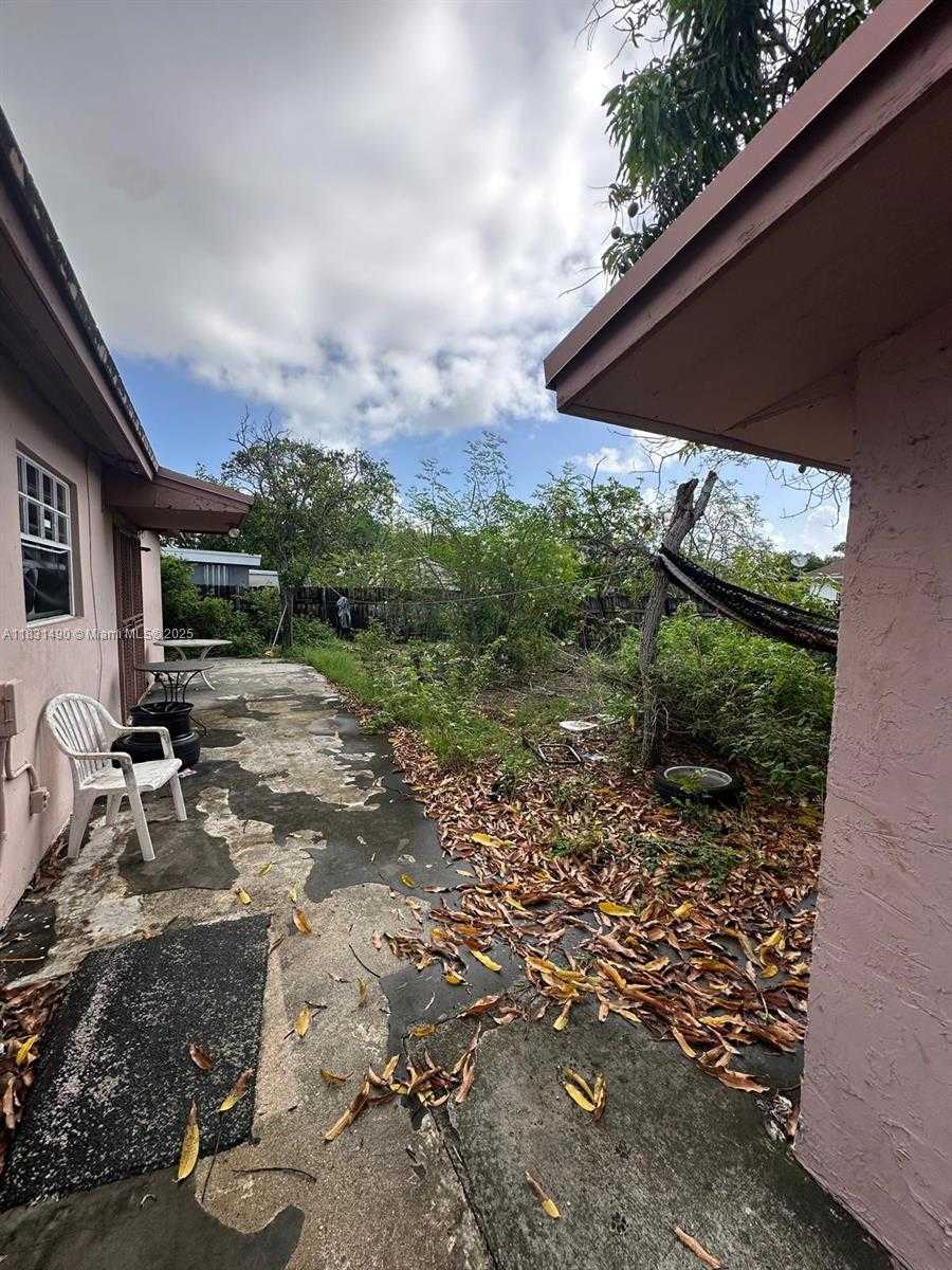 Small Image of 1360 SOUTH WEST 6TH TER, Deerfield Beach Number 14