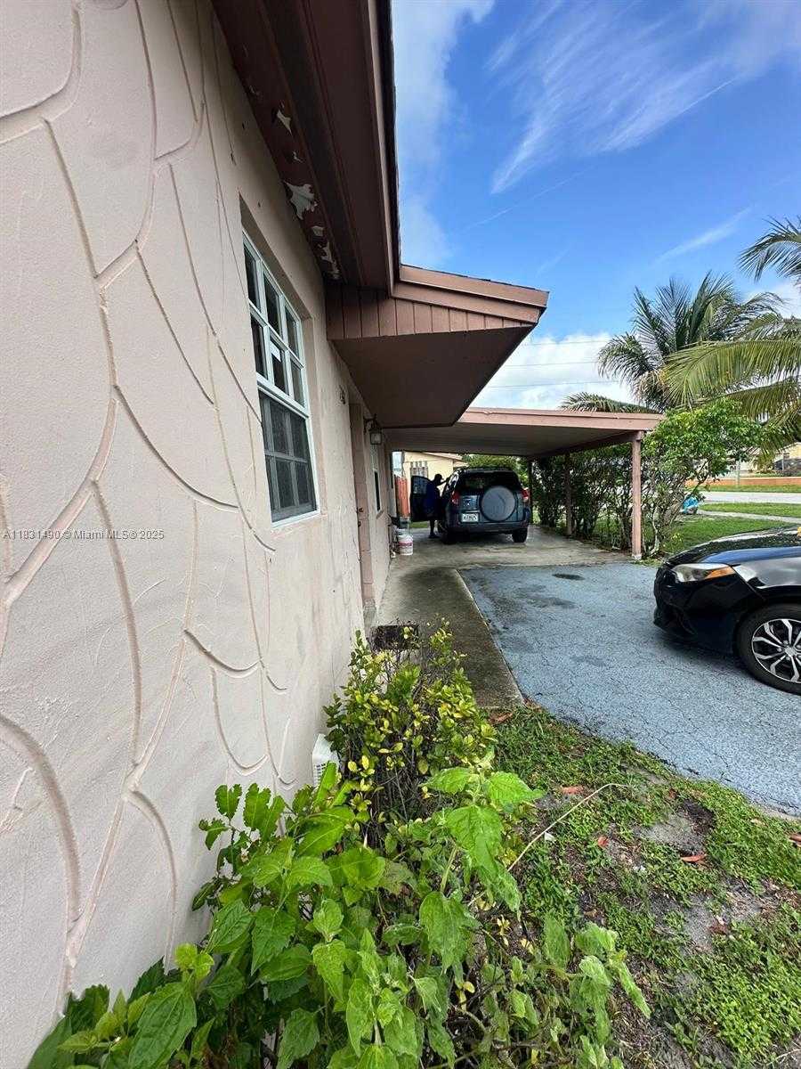 Small Image of 1360 SOUTH WEST 6TH TER, Deerfield Beach Number 16
