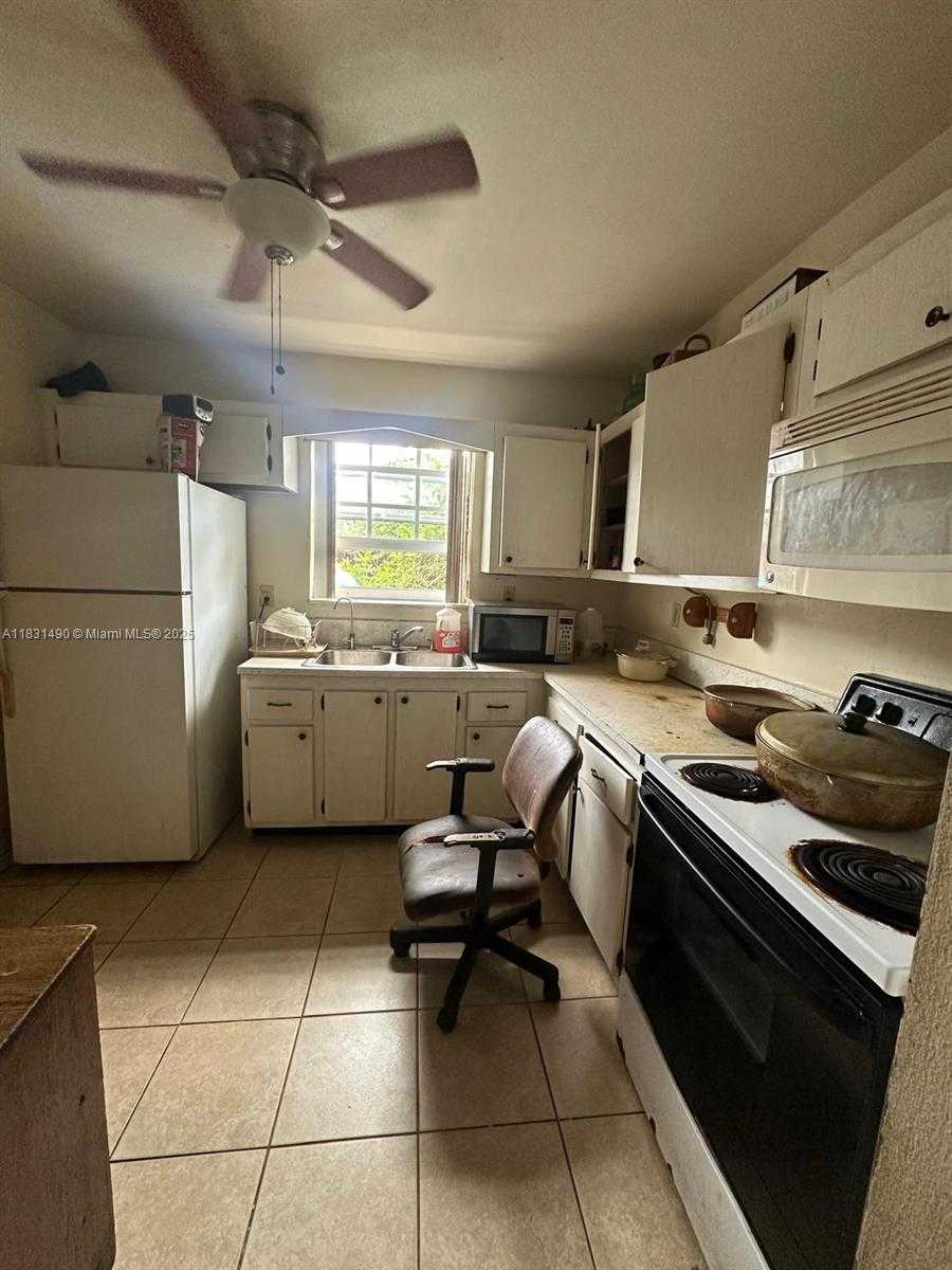 Small Image of 1360 SOUTH WEST 6TH TER, Deerfield Beach Number 17