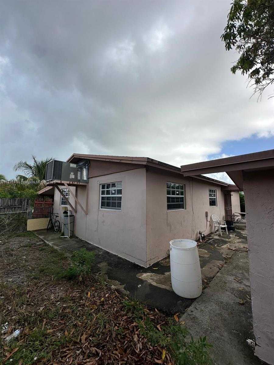 Small Image of 1360 SOUTH WEST 6TH TER, Deerfield Beach Number 9