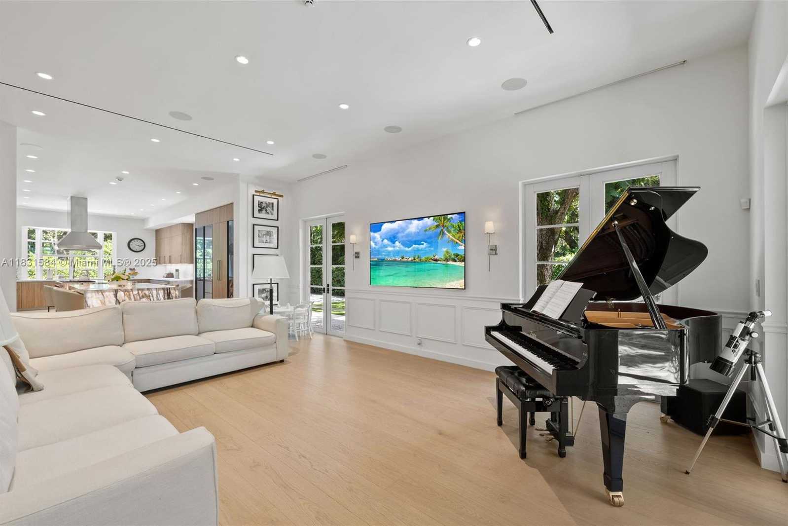 Small Image of 506 SUNSET DR, Coral Gables Number 10