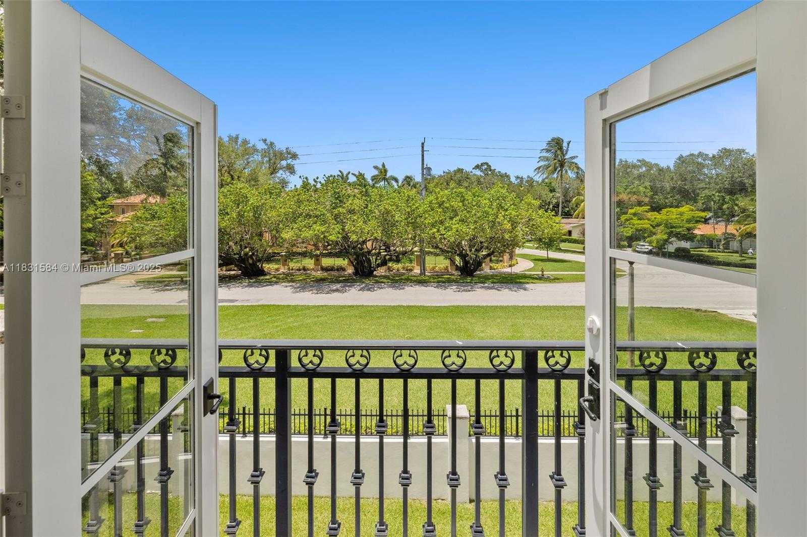 Small Image of 506 SUNSET DR, Coral Gables Number 20