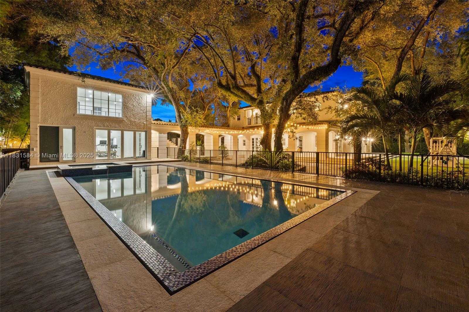 Small Image of 506 SUNSET DR, Coral Gables Number 22