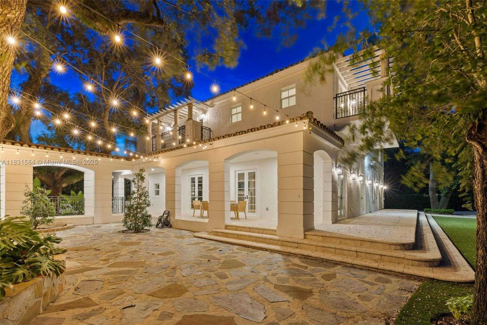 Small Image of 506 SUNSET DR, Coral Gables Number 23