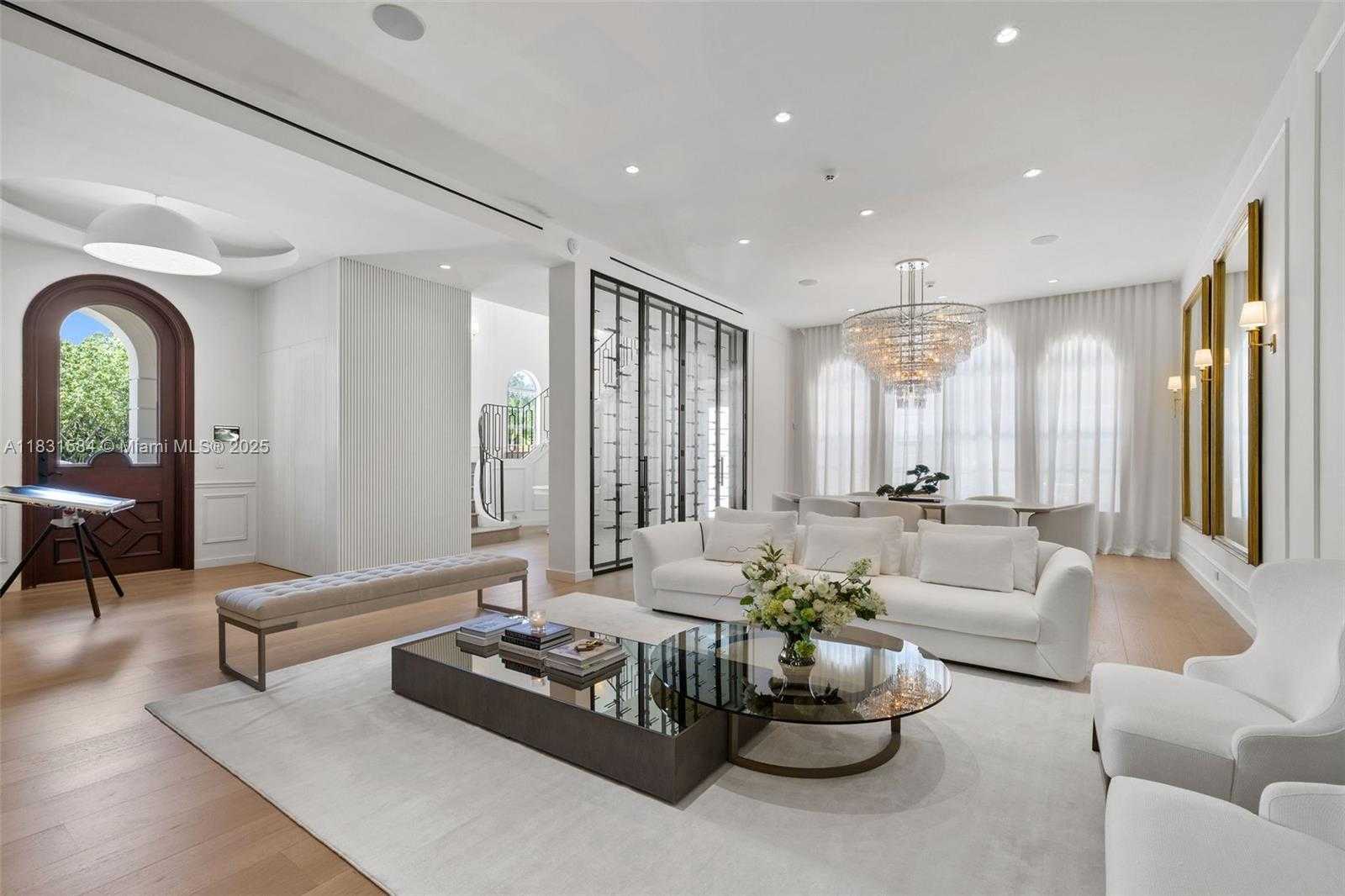 Small Image of 506 SUNSET DR, Coral Gables Number 4