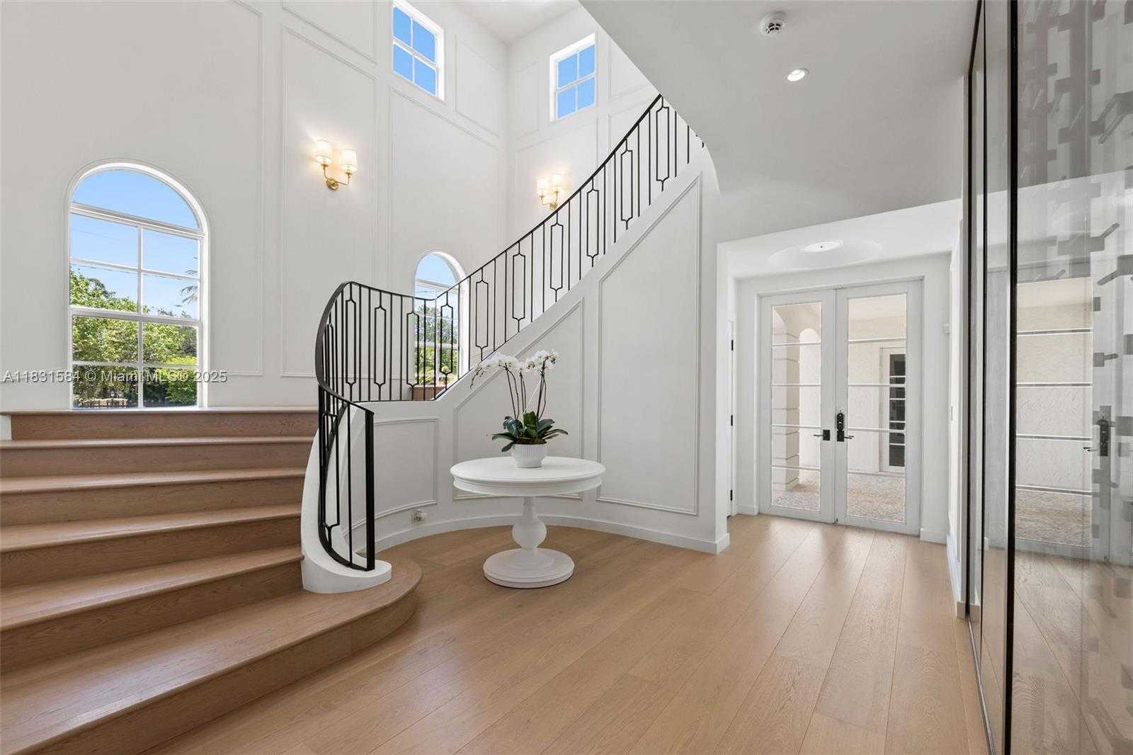 Small Image of 506 SUNSET DR, Coral Gables Number 5