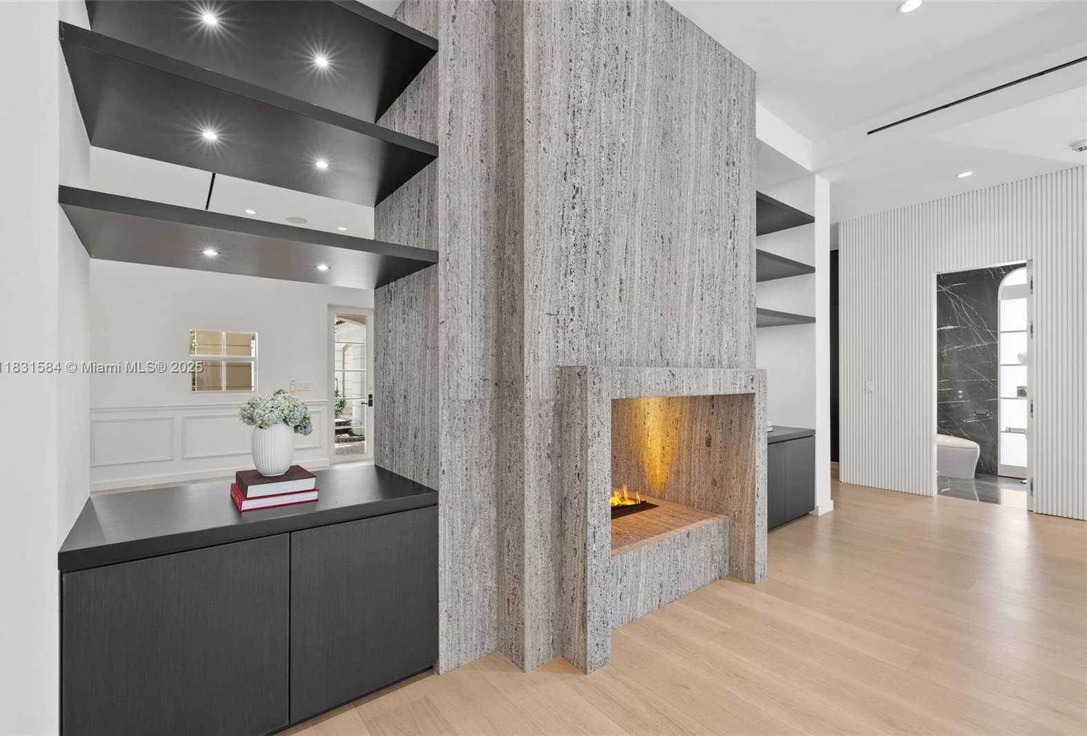 Small Image of 506 SUNSET DR, Coral Gables Number 7