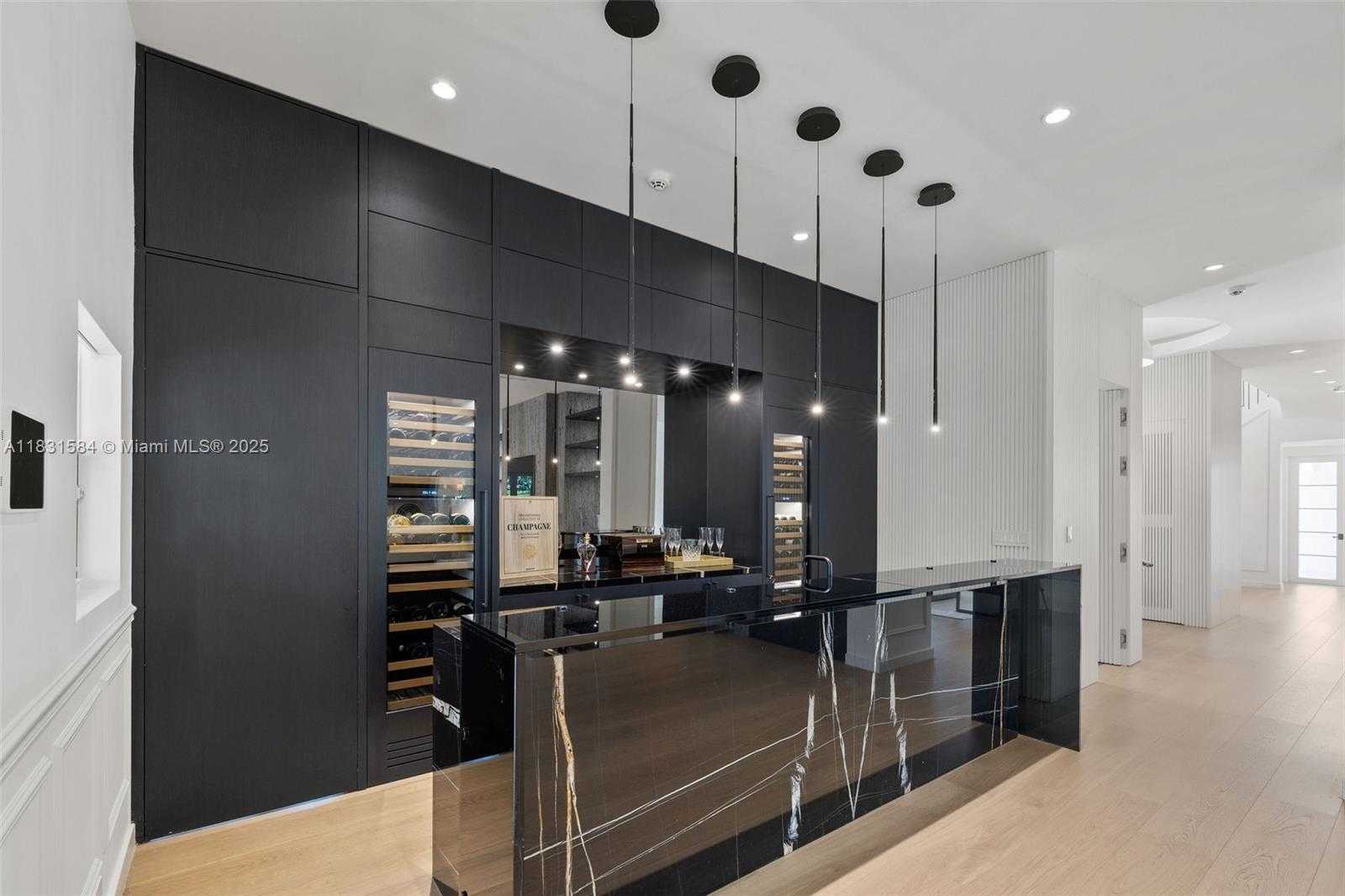 Small Image of 506 SUNSET DR, Coral Gables Number 8