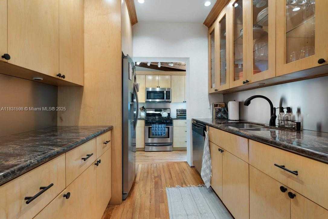 Small Image of 631 NORTH EAST 87TH ST, Miami Number 7
